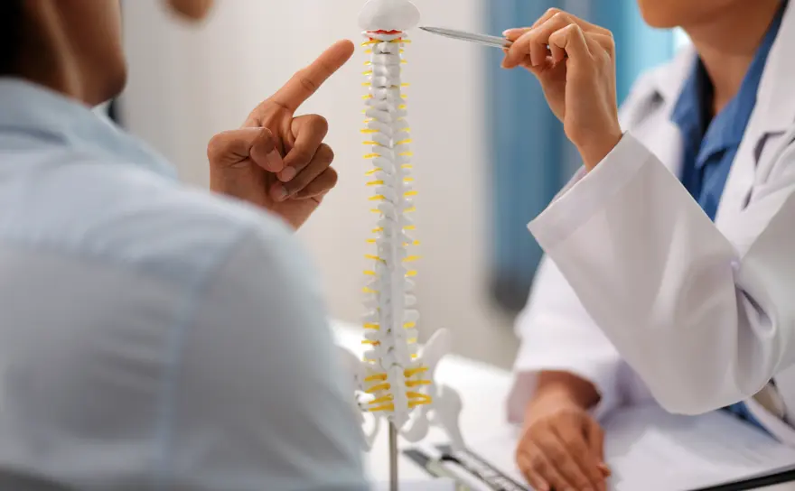 Learn Scoliosis Symptoms, Causes & Treatment